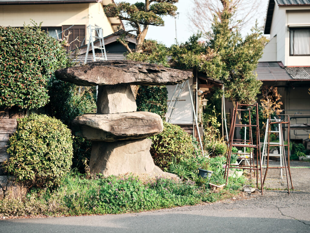 石積みと植栽の様子