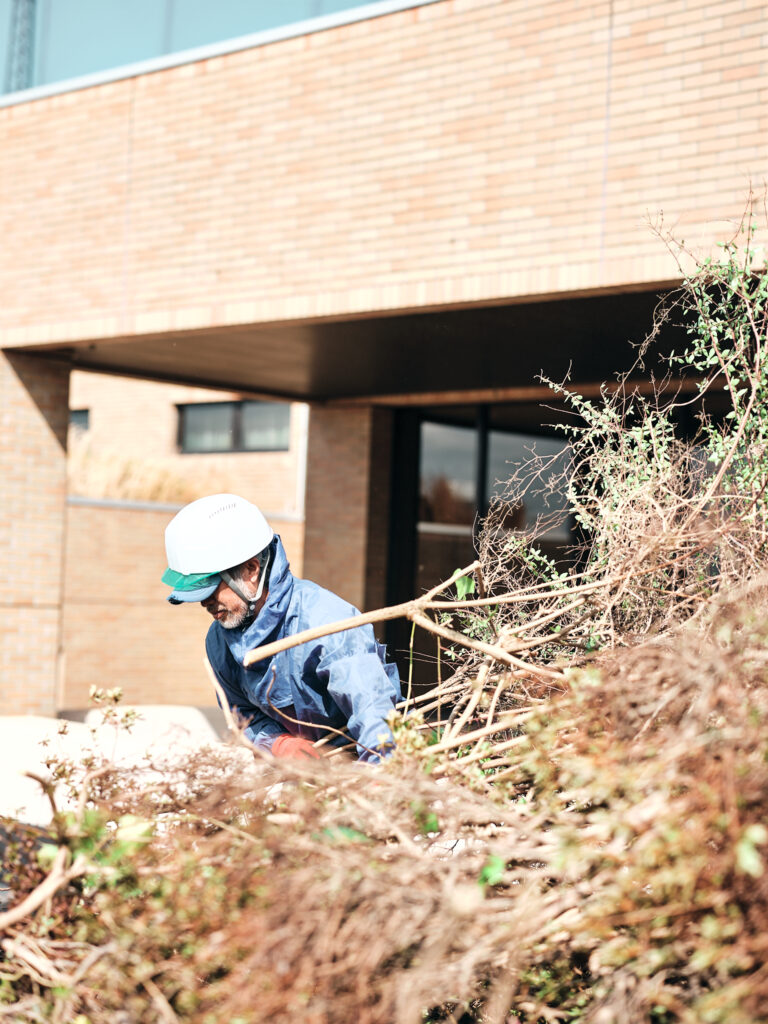 現場で作業を進める若手スタッフ